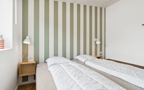 Randulf - 250M from the Sea: Design Intérieur, Mur, Chambre, Sol, Bois, Plafond, Sol, Lit, Textile, Literie