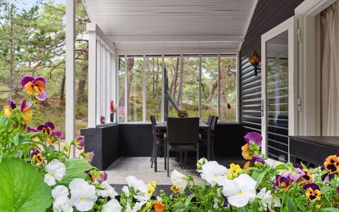 Elsia - 280M from the Sea: Meubles, Design Intérieur, Sol, Bois, Sol, Plafond, Parquet, Chaise, Table, Éclairage