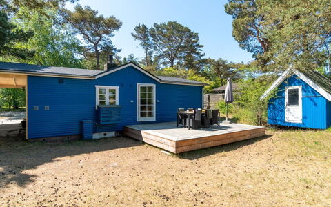 Ilmari - 150M from the Sea: Domicile, Toit, Maison, Chalet, Biens, Porte, Porche, Siding, Ferme, Ombre