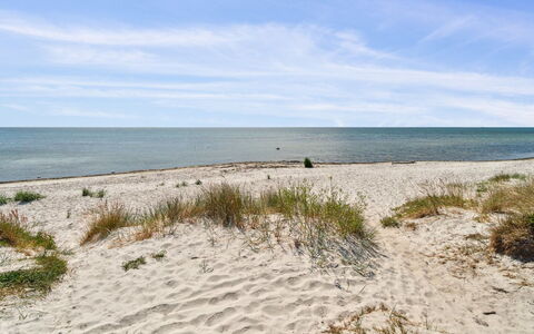 Anly - 250M from the Sea: Toit, Domicile, Porte, Chalet, Ombre, Siding, Cour, Biens, Arrière-Cour