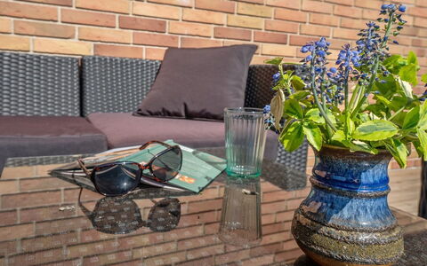 Frederikka - 75M from the Sea: Meubles, Design Intérieur, Sol, Bois, Sol, Plafond, Parquet, Chaise, Table, Éclairage