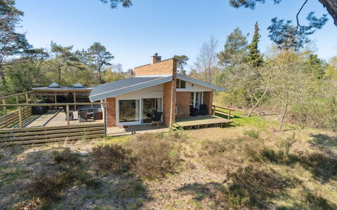 Frederikka - 75M from the Sea: Meubles, Design Intérieur, Sol, Bois, Sol, Plafond, Parquet, Chaise, Table, Éclairage