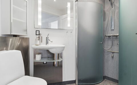 Dagne - 400M from the Sea: Salle De Bains, Luminaire Plomberie, Toilette, Siège De Toilette, Design Intérieur, Sol, Sol, Évier, Lavabo, Plomberie