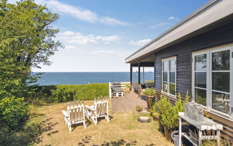 Yasha - 200M from the Sea: Bois, Toit, Architecture, Domicile, Maison, Chalet, Siding, Dur, Pente, Biens