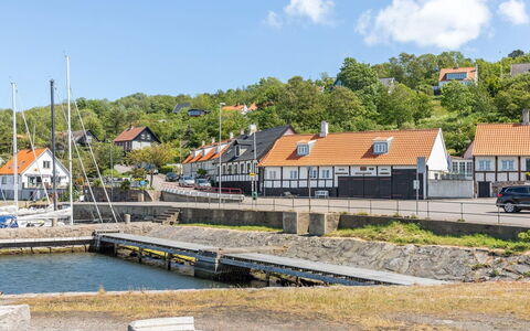 Yasha - 200M from the Sea: Bois, Toit, Architecture, Domicile, Maison, Chalet, Siding, Dur, Pente, Biens