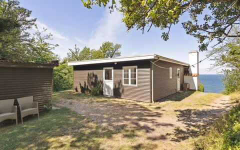Yasha - 200M from the Sea: Bois, Toit, Architecture, Domicile, Maison, Chalet, Siding, Dur, Pente, Biens