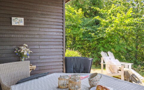 Yasha - 200M from the Sea: Bois, Toit, Architecture, Domicile, Maison, Chalet, Siding, Dur, Pente, Biens