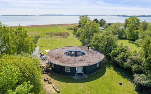 Vemund - 100M to the Fjord: Maison, Domicile, Toit, Chalet, Biens, Aménagement Paysager, Batiments Jardin, Siding, Ferme