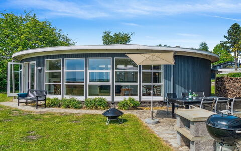 Vemund - 100M to the Fjord: Maison, Domicile, Toit, Chalet, Biens, Aménagement Paysager, Batiments Jardin, Siding, Ferme