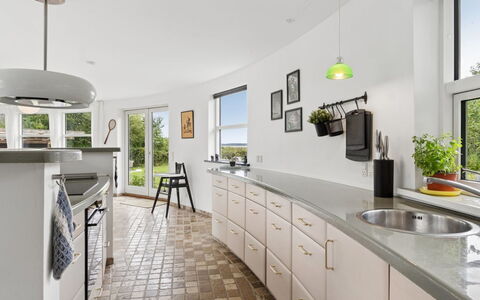 Vemund - 100M to the Fjord: Design Intérieur, Sol, Meubles, Plafond, Sol, Éclairage, Cuisine, Domicile, Comptoir, Luminaire