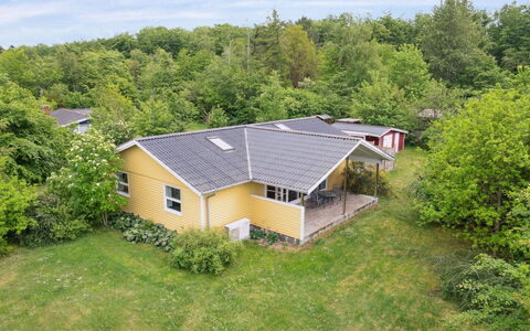 Barth - 950M from the Sea: Toit, Domicile, Porte, Chalet, Ombre, Siding, Cour, Biens, Arrière-Cour