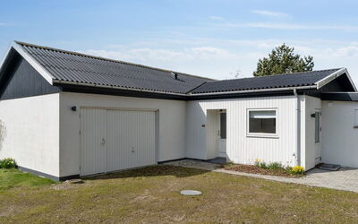 Mareike - 200M from the Sea