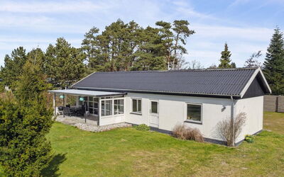 Mareike - 200M from the Sea