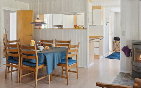Fenja - 1.2Km from the Sea: Design Intérieur, Plafond, Appartement, Sol, Meubles, Sol, Pièce, Éclairage, Domicile, Canapé