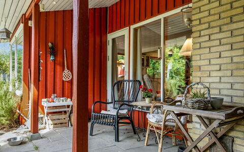 Naili - 750M from the Sea: Pot De Fleur, Chaise, Porche, Plante D'Appartement, Jardin, Tache De Bois, Ombre, Arrière-Cour, Cour, Dur