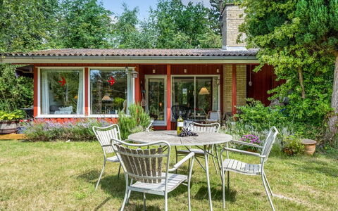 Naili - 750M from the Sea: Domicile, Maison, Arbuste, Jardin, Zone Résidentielle, Chalet, Meubles, Lot Terre, Ferme