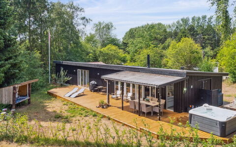 Thorlak - 860M from the Sea: Toit, Maison, Lot Terre, Domicile, Chalet, Biens, Batiments Jardin, Ombre, Cabane En Rondins, Aménagement Paysager