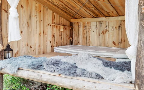 Thorlak - 860M from the Sea: Toit, Maison, Lot Terre, Domicile, Chalet, Biens, Batiments Jardin, Ombre, Cabane En Rondins, Aménagement Paysager