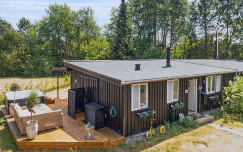 Thorlak - 860M from the Sea: Toit, Maison, Lot Terre, Domicile, Chalet, Biens, Batiments Jardin, Ombre, Cabane En Rondins, Aménagement Paysager