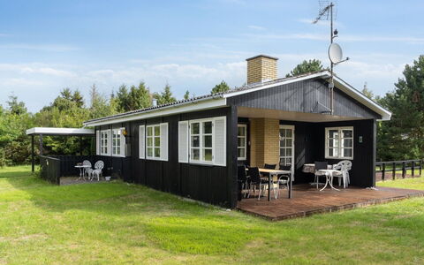 Brunhilde - 850M from the Sea: Végétation, Arbuste, Printemps, Chalet, Jardin, Ombre, Arrière-Cour, Cour, Chaise