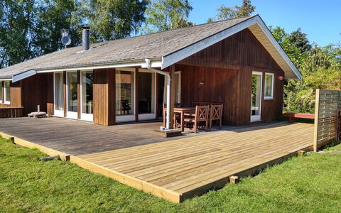 Aase - 950M from the Sea: Meubles, Design Intérieur, Sol, Bois, Sol, Plafond, Parquet, Chaise, Table, Éclairage