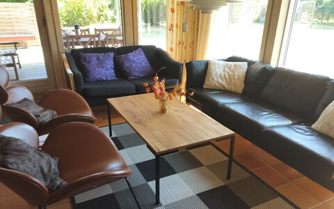 Aase - 950M from the Sea: Meubles, Design Intérieur, Sol, Bois, Sol, Plafond, Parquet, Chaise, Table, Éclairage