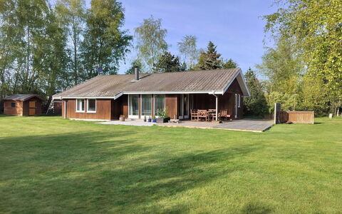 Aase - 950M from the Sea: Meubles, Design Intérieur, Sol, Bois, Sol, Plafond, Parquet, Chaise, Table, Éclairage