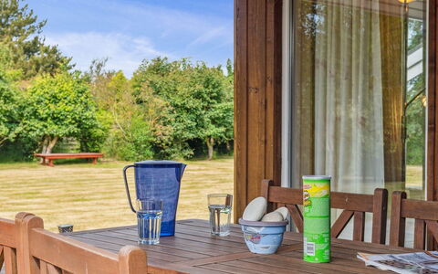Aase - 950M from the Sea: Meubles, Design Intérieur, Sol, Bois, Sol, Plafond, Parquet, Chaise, Table, Éclairage