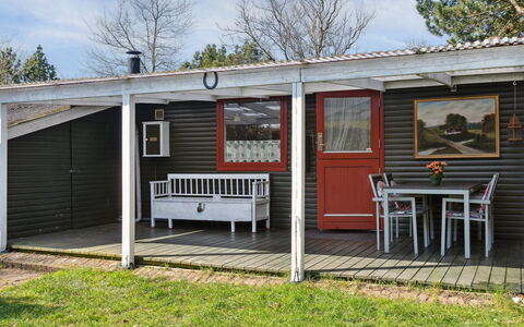 Gisella - 200M from the Sea: Toit, Chalet, Domicile, Ombre, Siding, Ferme, Porche, Structure En Plein Air, Batiments Jardin
