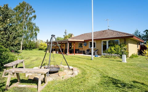 Maleen - 150M to the Fjord: Toit, Maison, Lot Terre, Domicile, Chalet, Biens, Batiments Jardin, Ombre, Cabane En Rondins, Aménagement Paysager