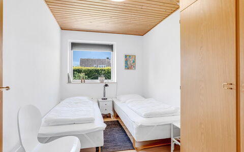 Maleen - 150M to the Fjord: Sol, Chambre, Plafond, Lit, Literie, Drap De Lit, Cadre De Lit, Dur, Daylighting, Parquet