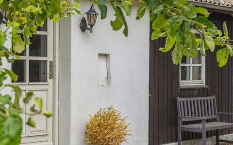 Finja - 6Km from the Sea: Toit, Maison, Domicile, Chalet, Siding, Biens, Allée, Batiments Jardin, Cour, Cabanon