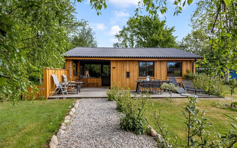 Zekine - 700M from the Sea: Toit, Maison, Domicile, Chalet, Siding, Biens, Allée, Batiments Jardin, Cour, Cabanon