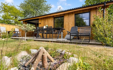 Zekine - 700M from the Sea: Toit, Maison, Domicile, Chalet, Siding, Biens, Allée, Batiments Jardin, Cour, Cabanon