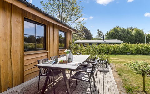 Zekine - 700M from the Sea: Toit, Maison, Domicile, Chalet, Siding, Biens, Allée, Batiments Jardin, Cour, Cabanon
