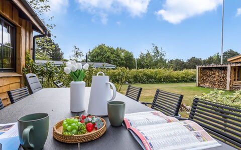 Zekine - 700M from the Sea: Toit, Maison, Domicile, Chalet, Siding, Biens, Allée, Batiments Jardin, Cour, Cabanon