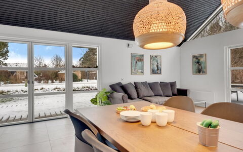 Haghbarth - 400M from the Sea: Toit, Maison, Domicile, Chalet, Siding, Biens, Allée, Batiments Jardin, Cour, Cabanon