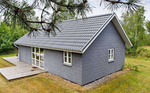 Haghbarth - 400M from the Sea: Toit, Maison, Domicile, Chalet, Siding, Biens, Allée, Batiments Jardin, Cour, Cabanon