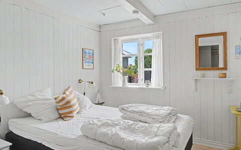 Ilkka - 220M from the Sea: Bois, Sol, Sol, Chambre, Planche, Dur, Drap De Lit, Literie, Parquet, Lit