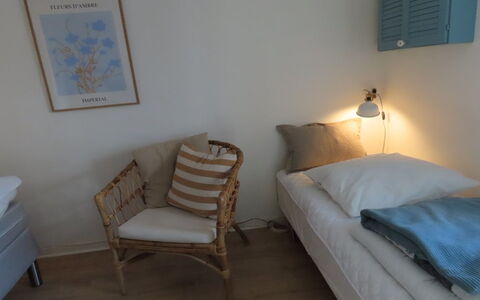 Ilkka - 220M from the Sea: Meubles, Chambre, Lit, Design Intérieur, Bois, Drap De Lit, Sol, Literie, Linge, Sol