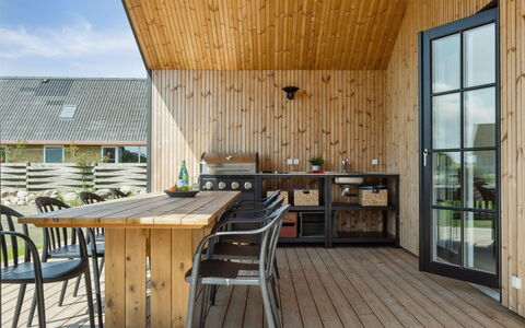 Ottmar - 150M from the Sea: Toit, Maison, Domicile, Chalet, Siding, Biens, Allée, Batiments Jardin, Cour, Cabanon