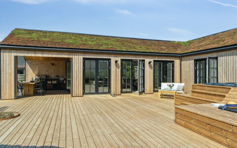 Ottmar - 150M from the Sea: Toit, Maison, Domicile, Chalet, Siding, Biens, Allée, Batiments Jardin, Cour, Cabanon