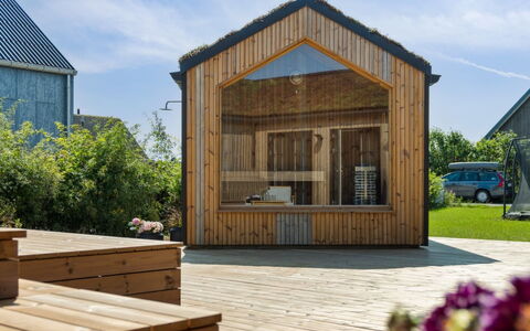 Ottmar - 150M from the Sea: Toit, Maison, Domicile, Chalet, Siding, Biens, Allée, Batiments Jardin, Cour, Cabanon