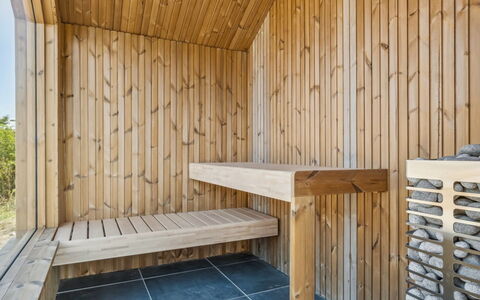 Ottmar - 150M from the Sea: Toit, Maison, Domicile, Chalet, Siding, Biens, Allée, Batiments Jardin, Cour, Cabanon