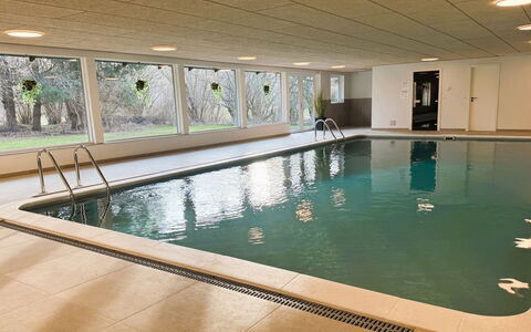 Dana - 525M from the Sea: Sol, Sol, Plafond, Piscine, Tuile, Recours, Daylighting, Hôtel