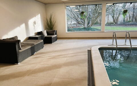 Dana - 525M from the Sea: Sol, Sol, Composite, Tuile, Daylighting, Plante D'Appartement, Piscine