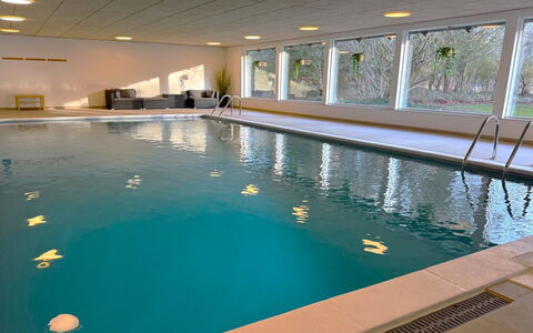 Dana - 525M from the Sea: Piscine, Sol, Recours, Hôtel, Tuile