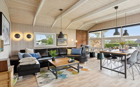 Hjalmsvider - 300M from the Sea: Design Intérieur, Canapé, Bois, Meubles, Sol, Plafond, Salon, Parquet, Sol