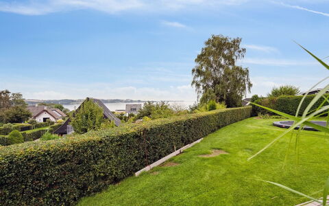 Hjalmsvider - 300M from the Sea: Vert, Végétation, Arbuste, Paysage, Haie, Jardin, Couverture De Sol, Aménagement Paysager, Pelouse, À Feuilles Persistantes