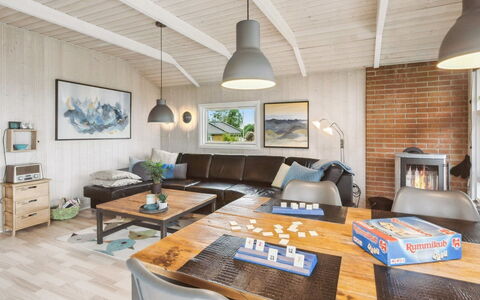 Hjalmsvider - 300M from the Sea: Meubles, Design Intérieur, Canapé, Sol, Bois, Plafond, Salon, Pièce, Sol, Luminaire